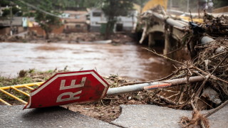 Наводнения и свлачища предизвикани от проливни дъждове в Бразилия отнеха