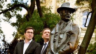 Унгарските власти премахнаха обичана от хората статуя на Имре Наги