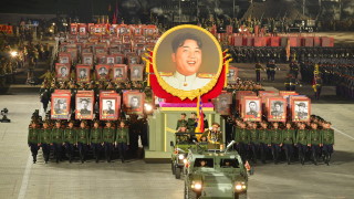 Ким Чен Ун, Шойгу и Ли Хонгжун посрещнаха военния парад на Северна Корея