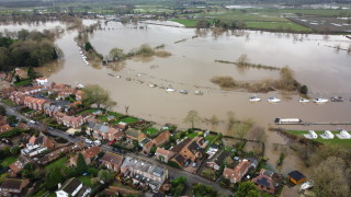 Проливен дъжд предизвика наводнения във Великобритания