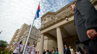 Кубинският флаг вече се вее над посолството на Хавана във Вашингтон 