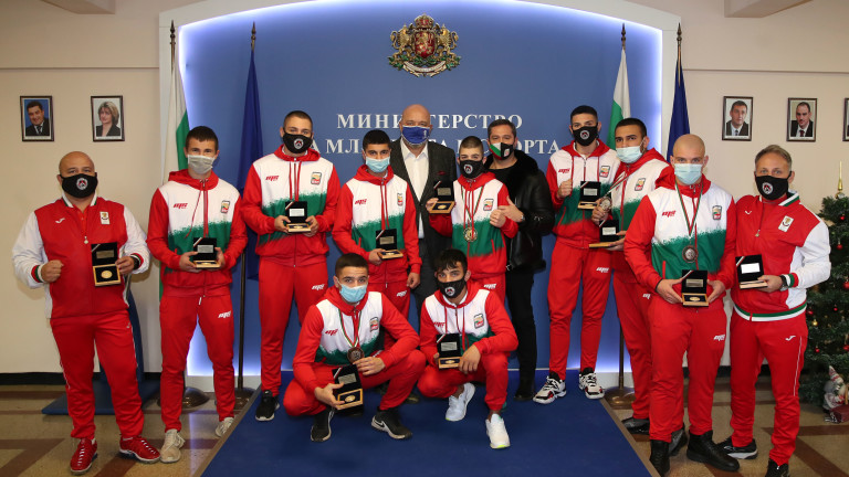 Министър Кралев награди медалистите от Европейското първенство по бокс за юноши и девойки