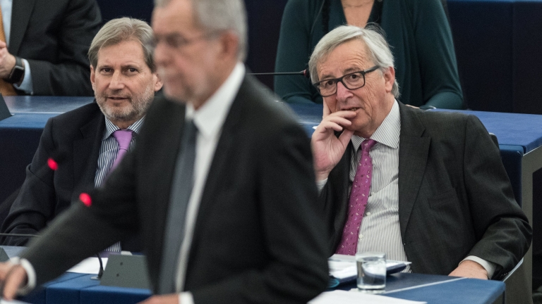 Юнкер: ЕС не трябва да се огъва пред САЩ