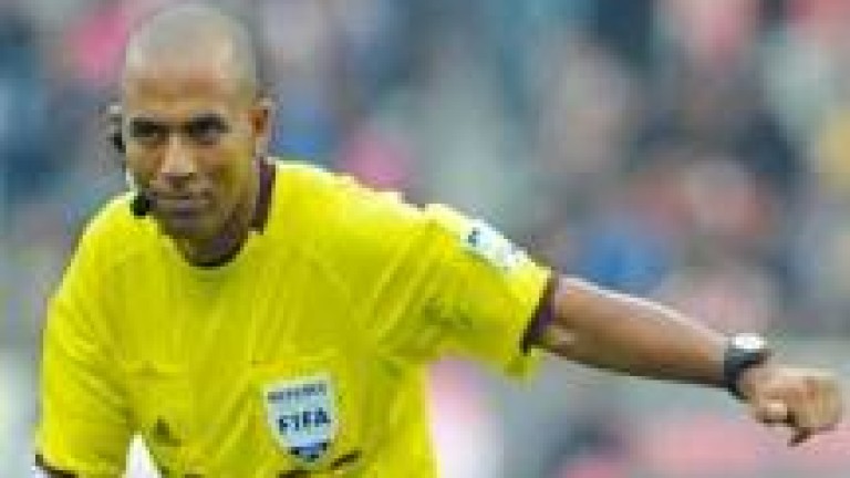 44-годишният марокански футболен рефер Хишам Тиази беше изхвърлен от съдийството