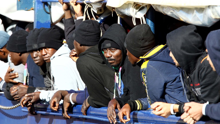 Италия прие 500 мигранти от два кораба