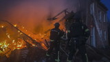 Руски въздушни атаки предизвикаха пожар в промишлено съоръжение в Киевска област