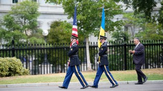 Американският президент Доналд Тръмп посрещна в Белия дом украинския президент Володимир Зеленски