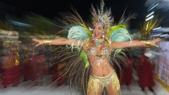 Карнавалът в Рио де Жанейро: когато най-бедните и най-богатите танцуват един до друг