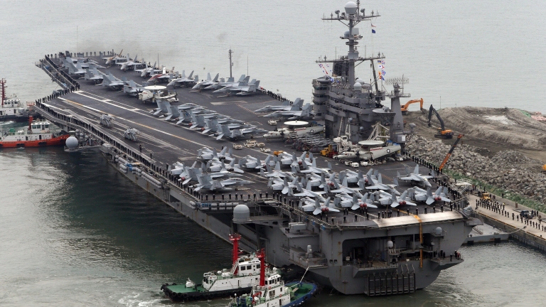 Китайски разузнавателни кораби „тестват” американски самолетоносач и Япония