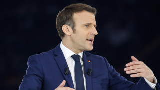 Френският президент Еманюел Макрон е провел телефонен разговор с украинския