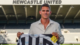 Нюкасъл официално обяви привличането на защитника Свен Ботман Нидерландецът подписа договор