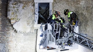 Румънски работник блокиран в продължение на часове под развалините на