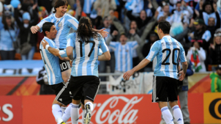 Аржентина със 7 резерви срещу Гърция