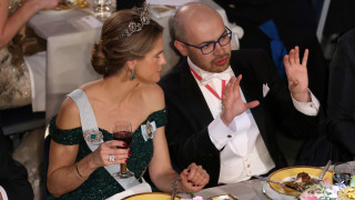 По примера на датската кралица Маргрете която остави активни титли