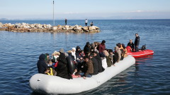 Десетки изчезнали след потъването на лодка с мигранти край остров в Гърция