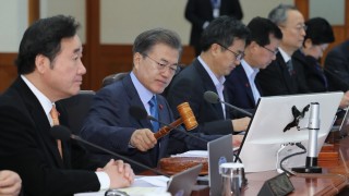 Сеул и Вашингтон обмислят вариант за прекратяване на ученията на Корейския полуостров