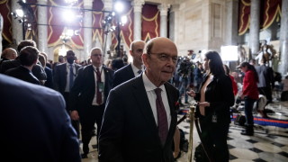 Американският министър на търговията Уилбър Рос обяви в петък че