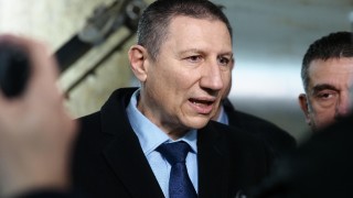 Прокурорите вътре в съдебната система се поздравяваха и обикновени хора
