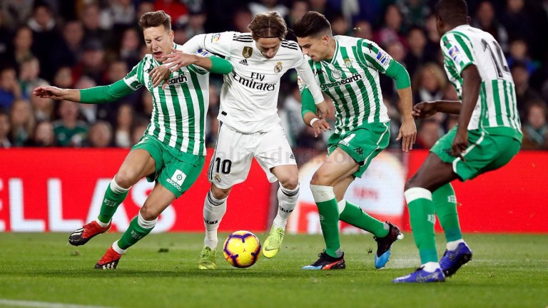 Парадокс: Реал (Мадрид) играе по-добре далеч от "Сантяго Бернабеу"