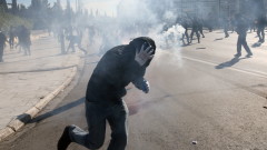 Сблъсъци и сълзотворен газ на протест срещу образователна реформа в Гърция