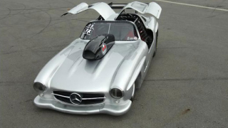 Създадоха драгстер Mercedes 300SL Gullwing