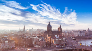 Как Амстердам планира да се превърне в град само с електрически автомобили