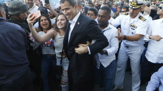 Председателят на парламента и самоппровъзгласил се за временен президент на