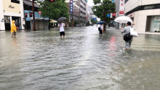 Проливният дъжд предизвика наводнения и свлачища в Япония като