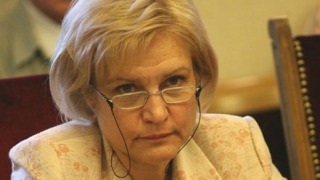 Бомбите в бюджета ще изгърмят след юни, смята Менда Стоянова