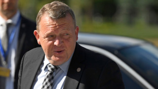 Европейски лидери обсъждат център за бежанци в Европа, но извън страните от ЕС