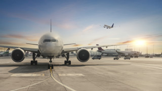 Полетите на летището в Марсилия бяха преустановени заради бушуващ наблизо