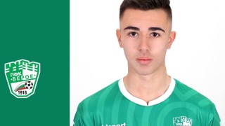 Юношата на Берое Никола Маринов подписа своя първи професионален договор