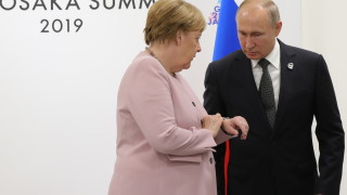Германският канцлер Ангела Меркел бе объркана по време на срещата
