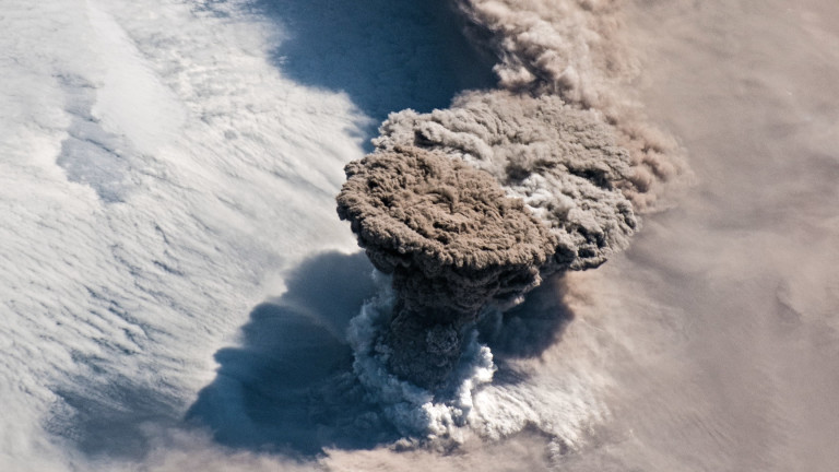 15 000 души са евакуирани заради вулканични изригвания в Папуа