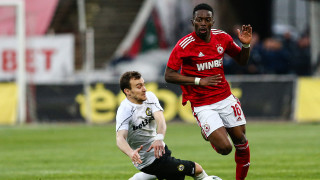 Бившият защитник на ЦСКА Брадли Мазику най вероятно ще премине в