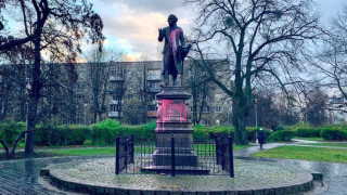 В Калининград неизвестни лица изляха розова боя над гроба на германския