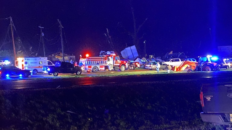 Торнадо в Мисисипи отне живота на най-малко 21 души. Телевизионната