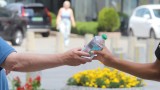  Раздават безвъзмездна вода поради жегите в Димитровград 