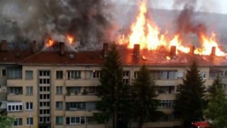 Мълния подпали жилищна кооперация в Дряново
