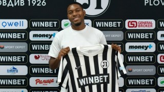 Локомотив Пловдив подписа договор с Шакил Сно Крилото подсилва черно белите