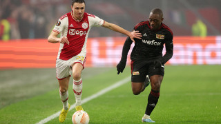 Стивън Бергхаус е наказан и ще пропусне първите три мача