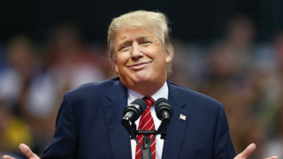 При напускането си на Белия дом Доналд Тръмп неправомерно е