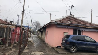 Проверяват за незаконни къщи в русенски квартал