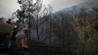 Горските пожари в Турция продължават, 13 са извън контрол