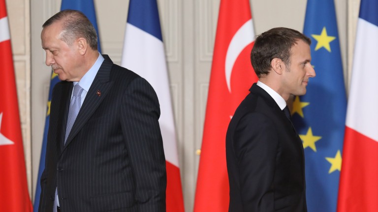 Макрон предупреди Ердоган, че примирието в Сирия важи и за Африн
