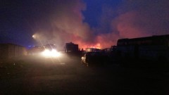 Пожарът в автоморга край Ямбол е локализиран