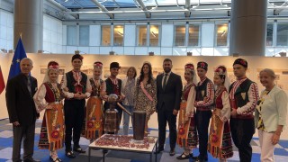 Заедно с колеги от Европейския парламент вървим в една посока