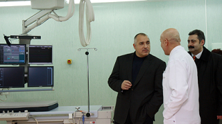 Борисов обясни как се правят безкръвни операции