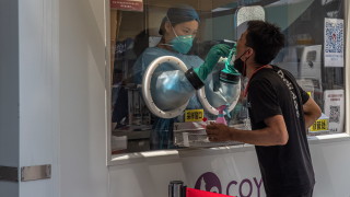 Китай може скоро да съкрати изискванията за спазване на COVID