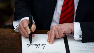 Президентът на САЩ Доналд Тръмп е решил да удължи с